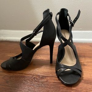 Black cross over heels size 7